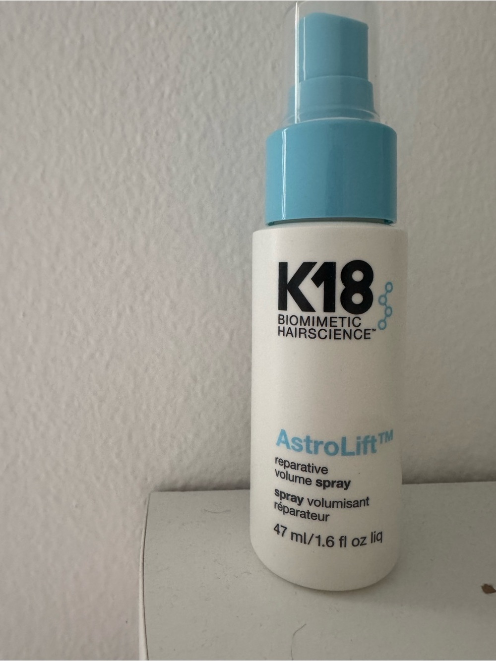 K18 AstroLift™ Reparative Volume Spray - Light Blue & White